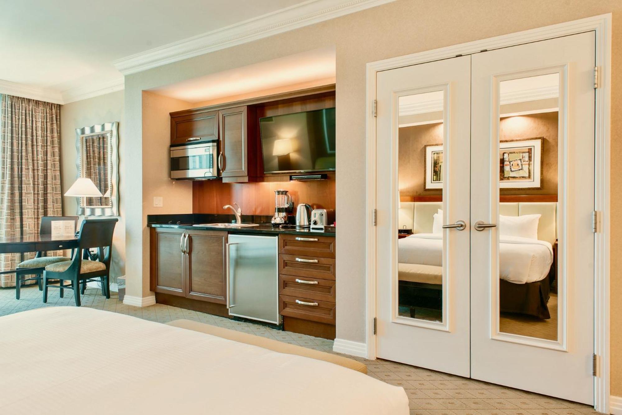 Strip View Balcony Suites - No Resort Fee ! 라스베이거스 외부 사진