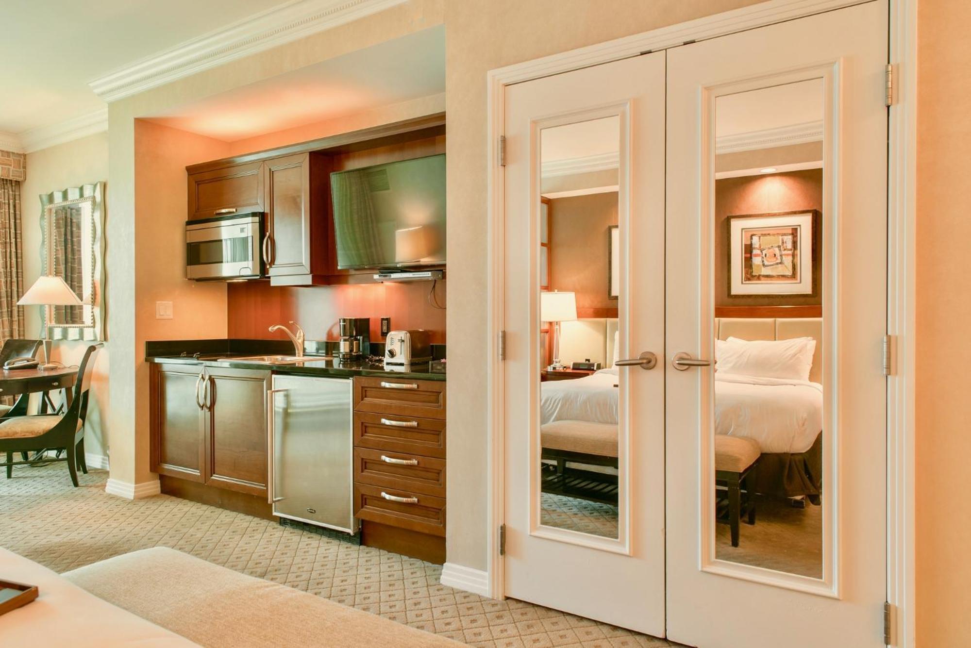 Strip View Balcony Suites - No Resort Fee ! 라스베이거스 외부 사진