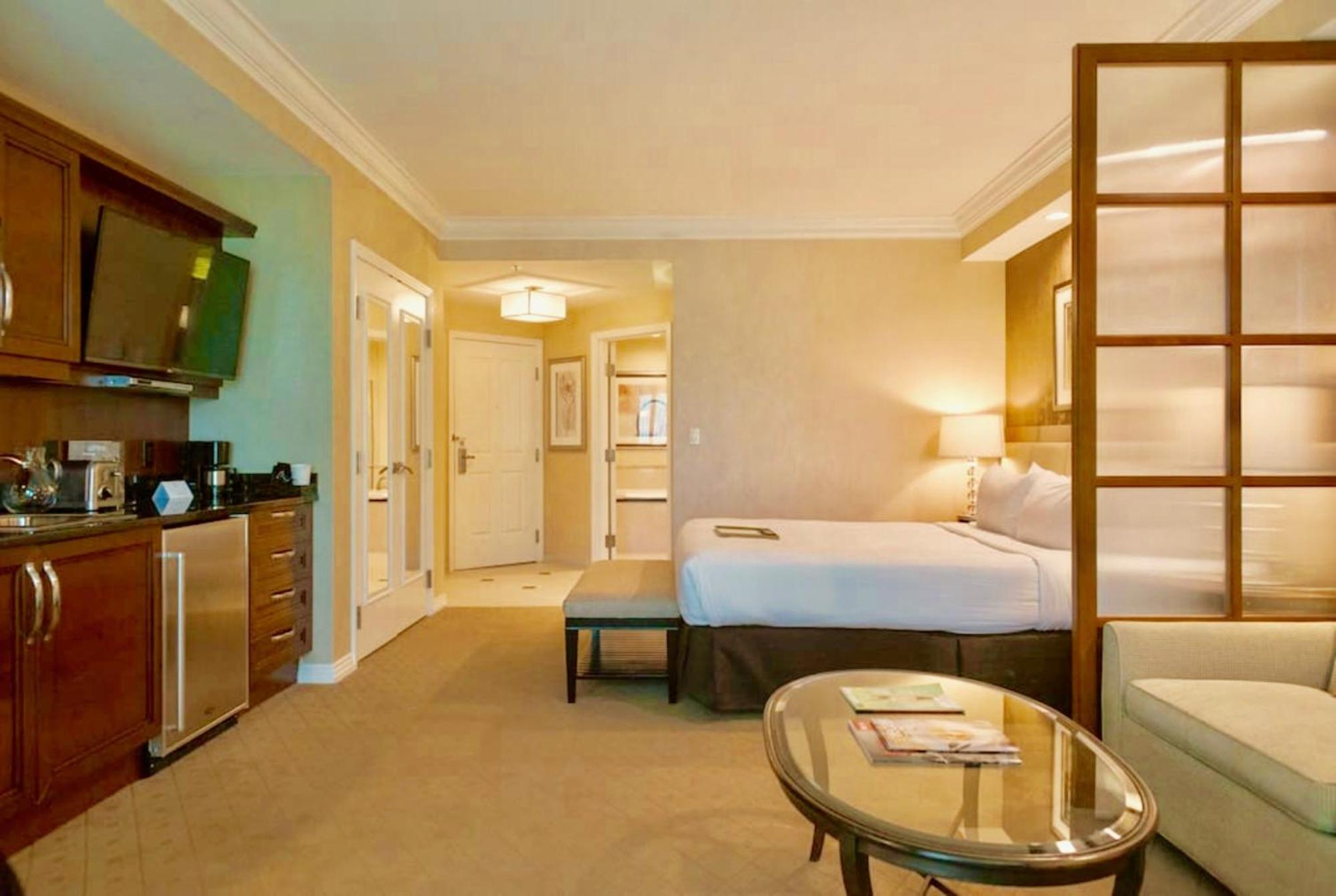 Strip View Balcony Suites - No Resort Fee ! 라스베이거스 외부 사진